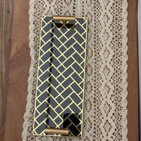 صينية تقديم من الأكريليك بتصميم مزخرف ومقابض معدني...