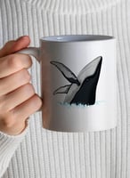 كوب ١١ أونصة من السيراميك بتصميم حوت