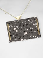 صينية تقديم مصنوعة من الأكريليك مزخرفة بتصميم داكن...