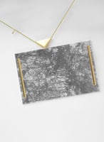 صينية تقديم مصنوعة من الأكريليك مزخرفة بتصميم شكل...