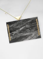 صينية تقديم مصنوعة من الأكريليك مزخرفة بتصميم شكل...