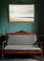 لوحة كانفاس على إطار خشبي بإطار خارجي باللون الخشب...