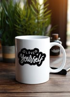 كوب ١١ أونصة من السيراميك بتصميم حب نفسك