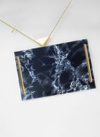 صينية تقديم مصنوعة من الأكريليك مزخرفة بتصميم شكل...