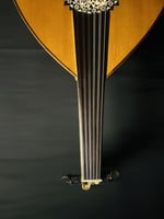 عود الصقر الموسيقي – عود شرقي فاخر مرسوم يدويًا