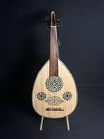 عود موسيقي تشطيب فاخر لوكس