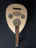 عود موسيقي تشطيب فاخر لوكس