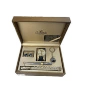 طقم رجالي مع كبك وقلم وساعة ومسبحة مع علبة فخمة