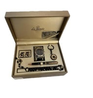 طقم رجالي مع كبك وقلم وساعة ومسبحة مع علبة فخمة