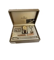 طقم رجالي مع كبك وقلم وساعة ومسبحة مع علبة فخمة