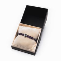 سوار الحجر الأسود للنساء