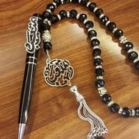 سبحه بالاسم و قلم بالاسم مبطن 2 قطع - تُصمم على ال...