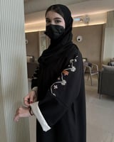 عباية تطريز بيج مع وردي الكم قلاب نص كلوش - كريب و...