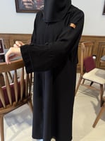 عباية الكم تطريز مع ازرار نص كلوش - قماش ملكي