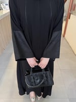 عباية الكم وخطوط جكار رفيعه ربع كلوش - قماش انترنت