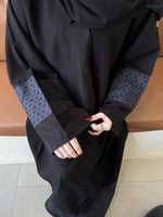 عباية الكم والاسفل كحلي ربع كلوش - قماش كريب واقف