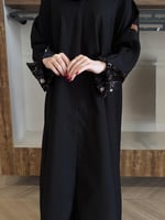 عباية تطريز الكم من الداخل رمادي نص كلوش - قماش كر...