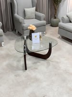 طاولة تقديم بنى بتصميم عصري