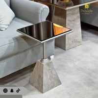 طاولة جانبية عصرية صغيرة بتصميم أنيق ومميز.