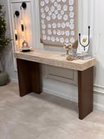 كنسول بتصميم عصري