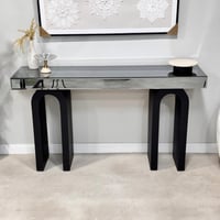 طاولة كونسول بتصميم عصري وفاخر