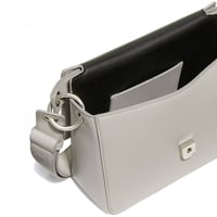 شنطة كتف كالفن كلاين سيلفر