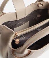 شنطة الفيرو كاسل بيج