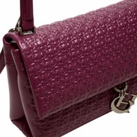 شنطه كارولينا هيريرا لون راقي دافي