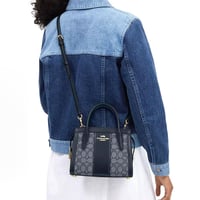 شنطة كوتش أندريا أزرق