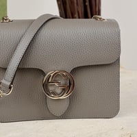 شنطة قوتشي كتف راقية رمادي