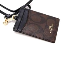 حاملة بطايق كوتش بني غامق