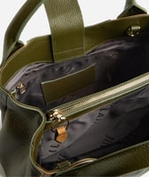 شنطة الفيرو كاسل زيتوني