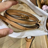 شنطة توري بورش شفافة أبيض