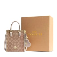 شنطة كوتش توت صغيرة بيج