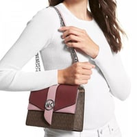 شنطة مايكل كورس سنجاتور حمراء