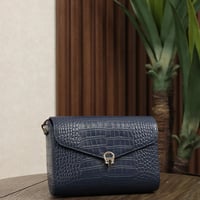 شنطه اقنر جميله لون كحلي