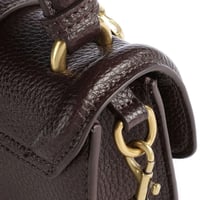 شنطة فرزاتشي لون بني داكن