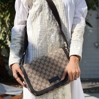 شنطة قوتشي كتف بيج