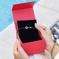 اسورة كارولينا هريرا انسيجنيا كيز سوداء