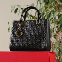 شنطة كارولينا هيريرا دوقة سوداء