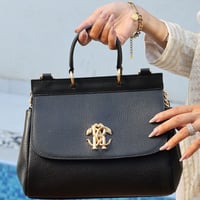 شنطة روبرتو كفالي بالشعار الذهبي