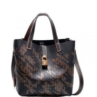 الشنطه الانيقه من كارولينا هريرا