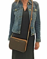 شنطة مايكل كورس لون بني