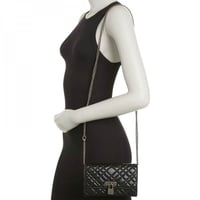 شنطة من كيرت جيجر مني