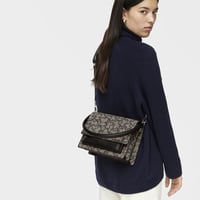 شنطة توس الأيقونية سوداء