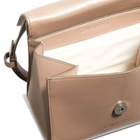 شنطة كالفن إليمينتال صغيرة كاكي