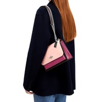 شنطة كوتش كلير لون بينك