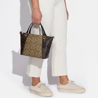 شنطة كوتش جلد بني