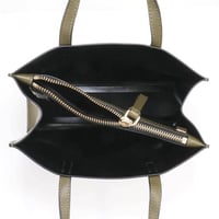 شنطة فاخرة من ماركس جاكوبس