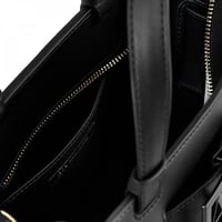 شنطة من أرماني جلد سوداء